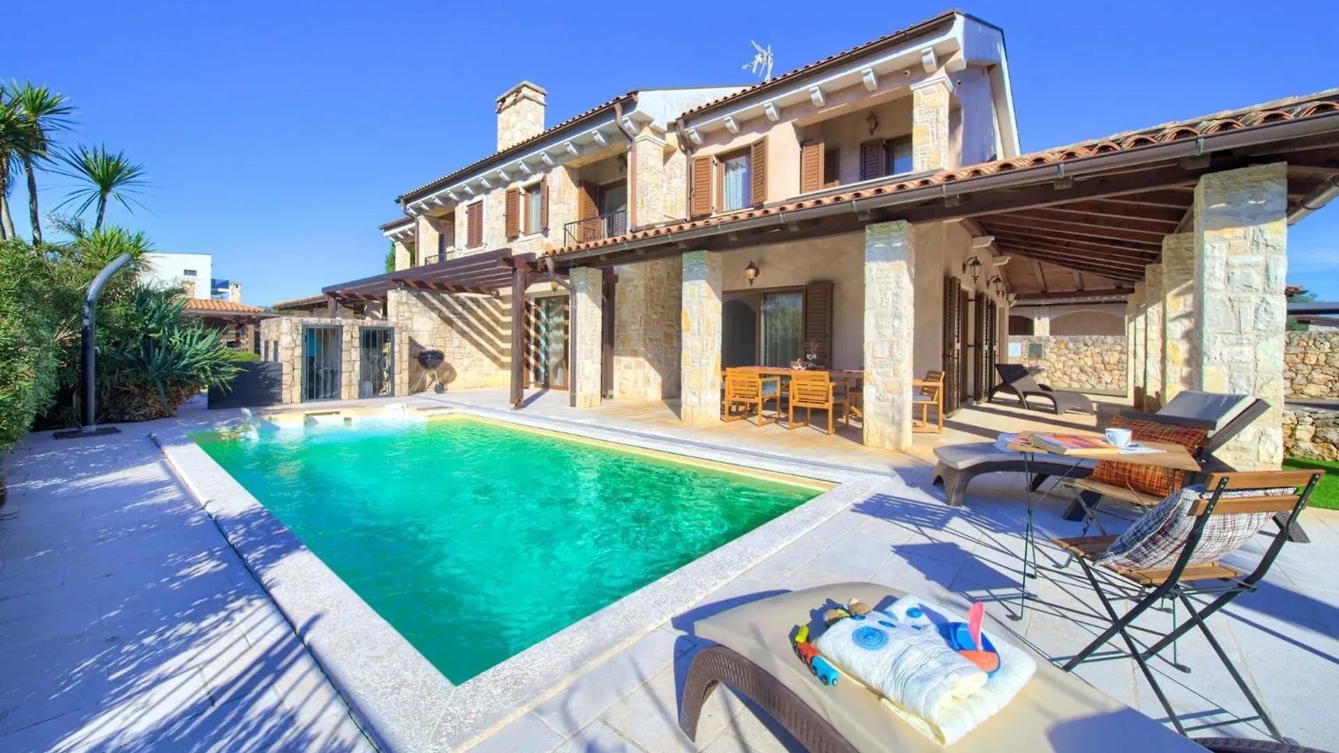 Villa Fina Malinska 0*,  Croatia